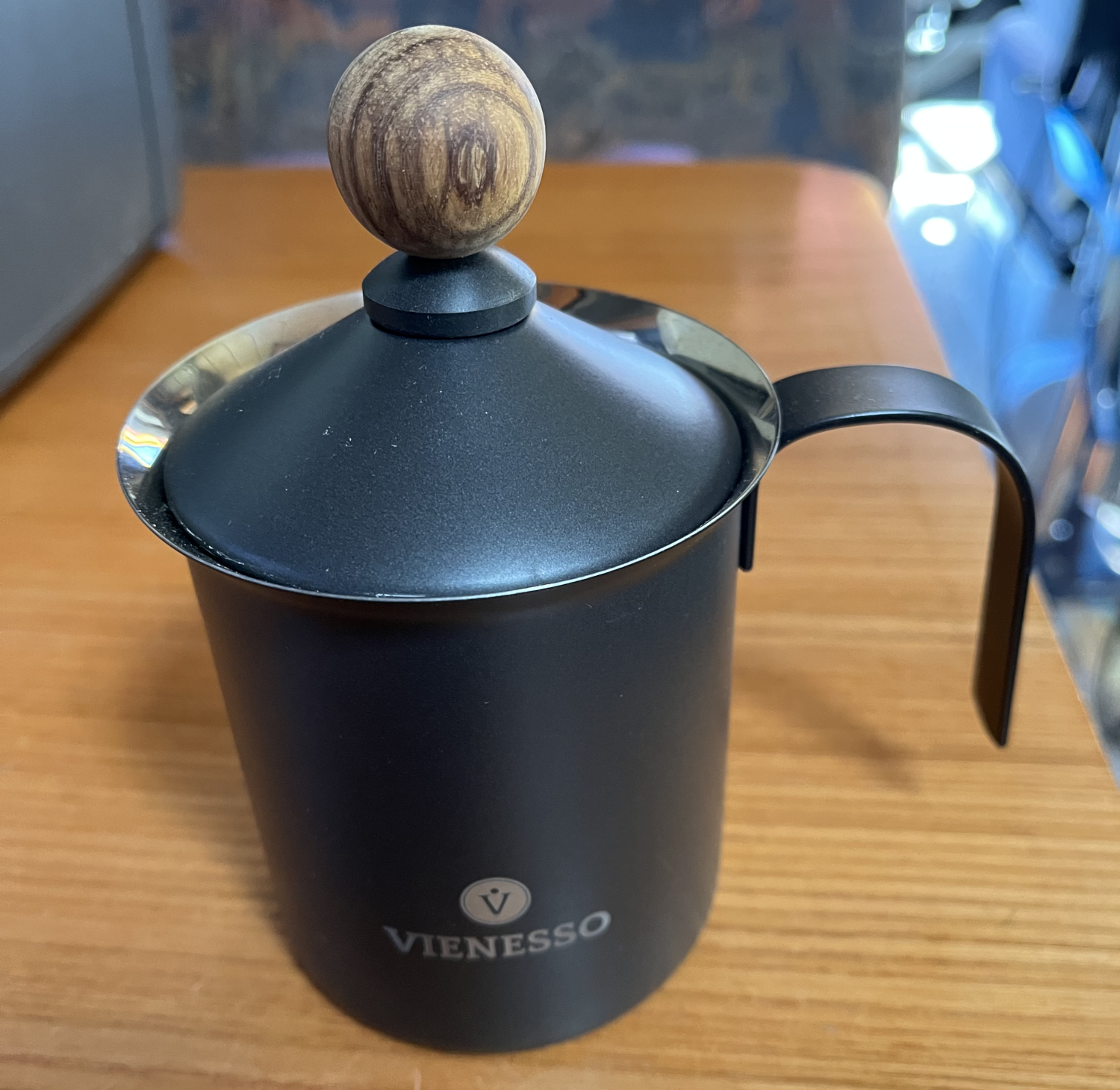 Milchschäumer mit Doppelsieb