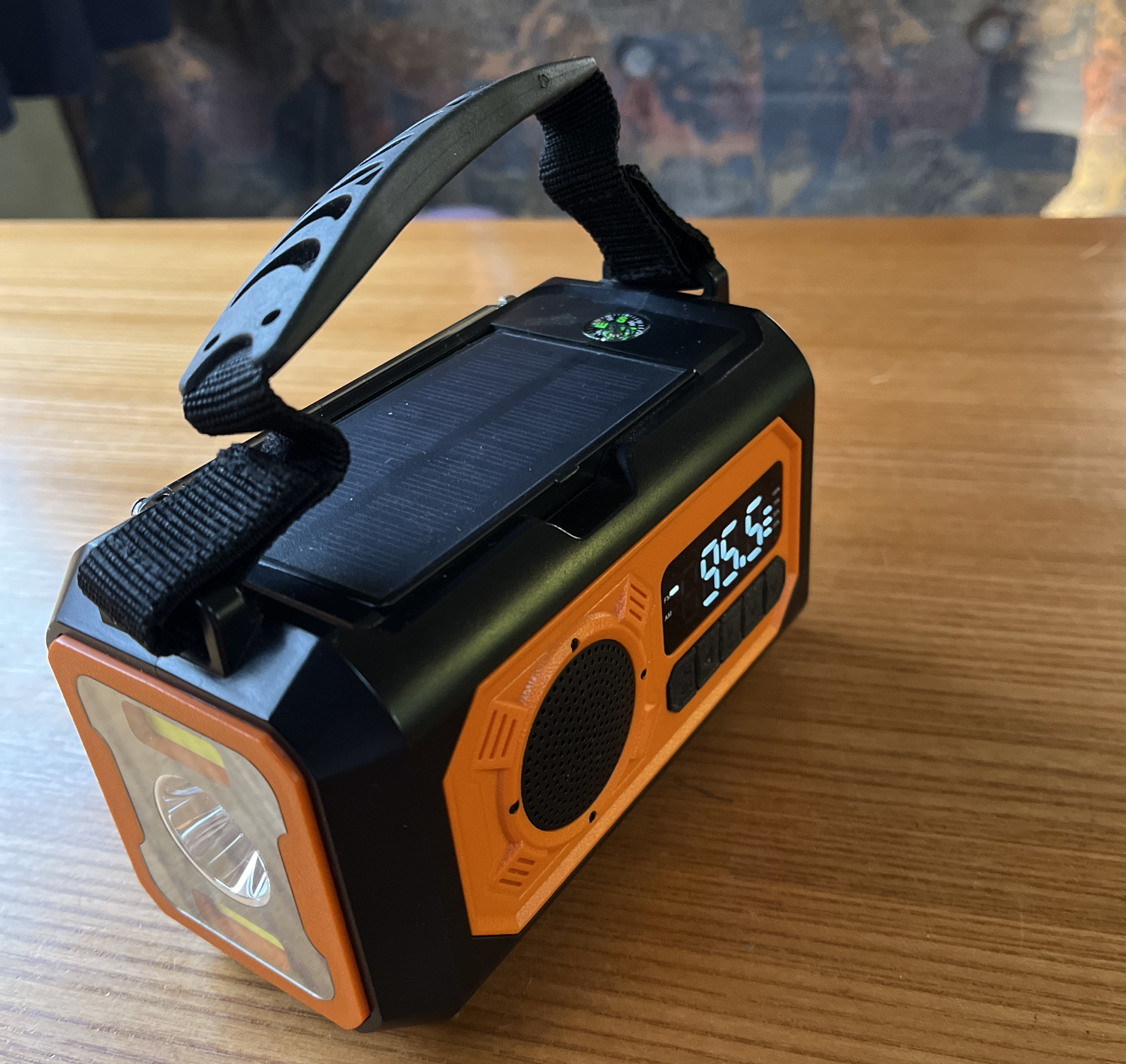 Camping Kurbelradio mit Alarm Funktion